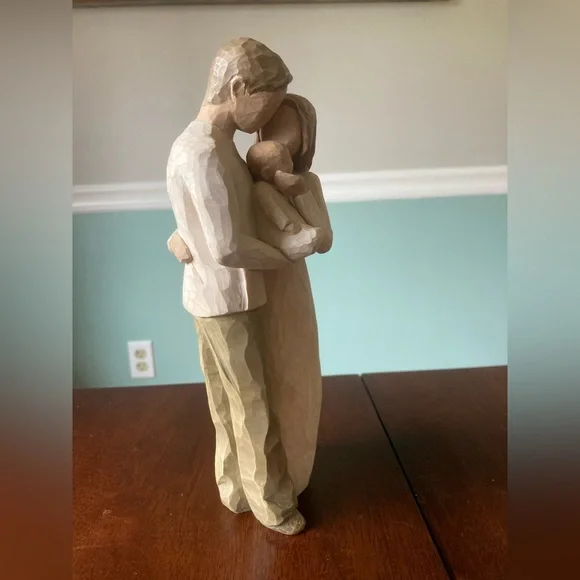 Family Figurine in Cream and TanWilliw Tree “Our Gift” Figurine - Picture 2 of 6